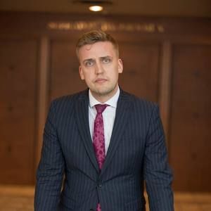 Meet your Posher, Lewis